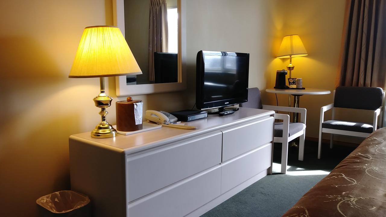 George Mountain View Hotel & Resto Merritt Bagian luar foto