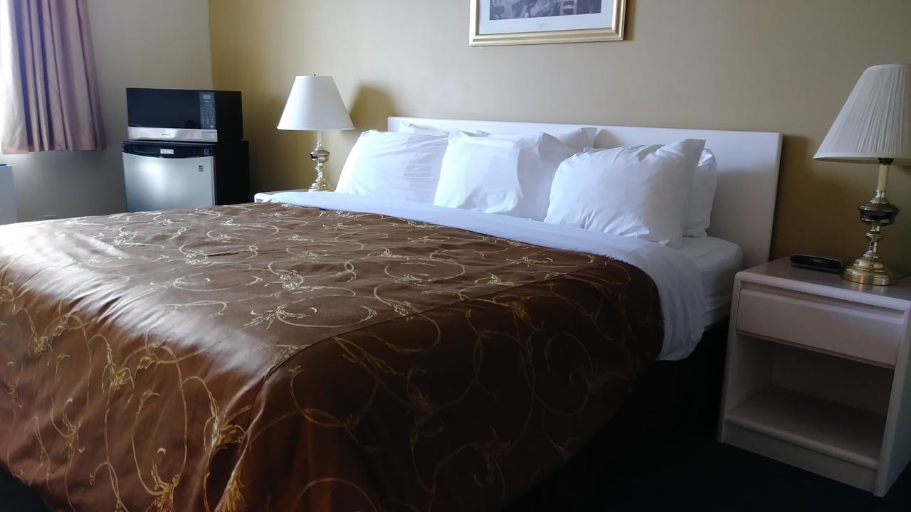 George Mountain View Hotel & Resto Merritt Bagian luar foto