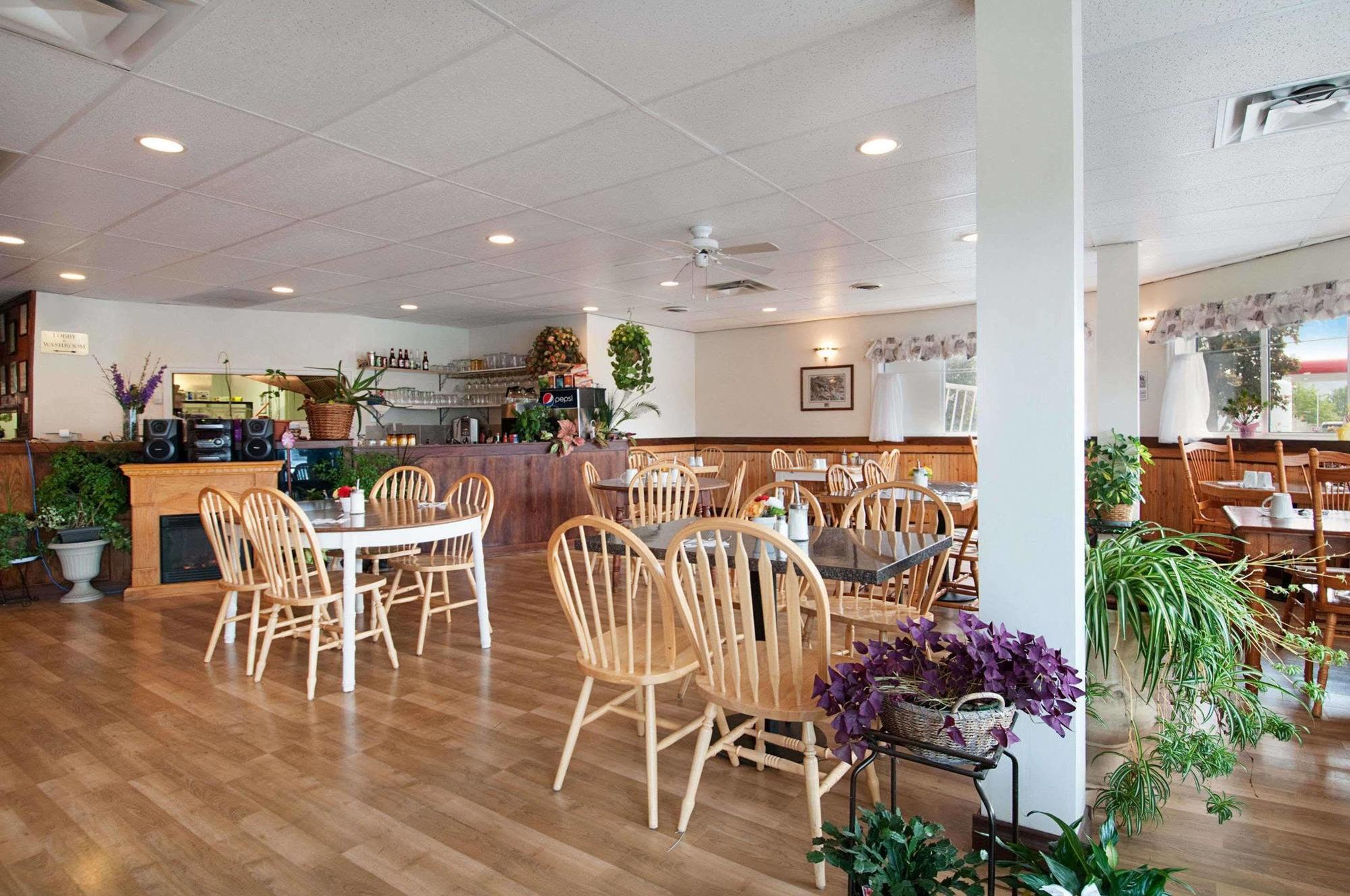 George Mountain View Hotel & Resto Merritt Bagian luar foto