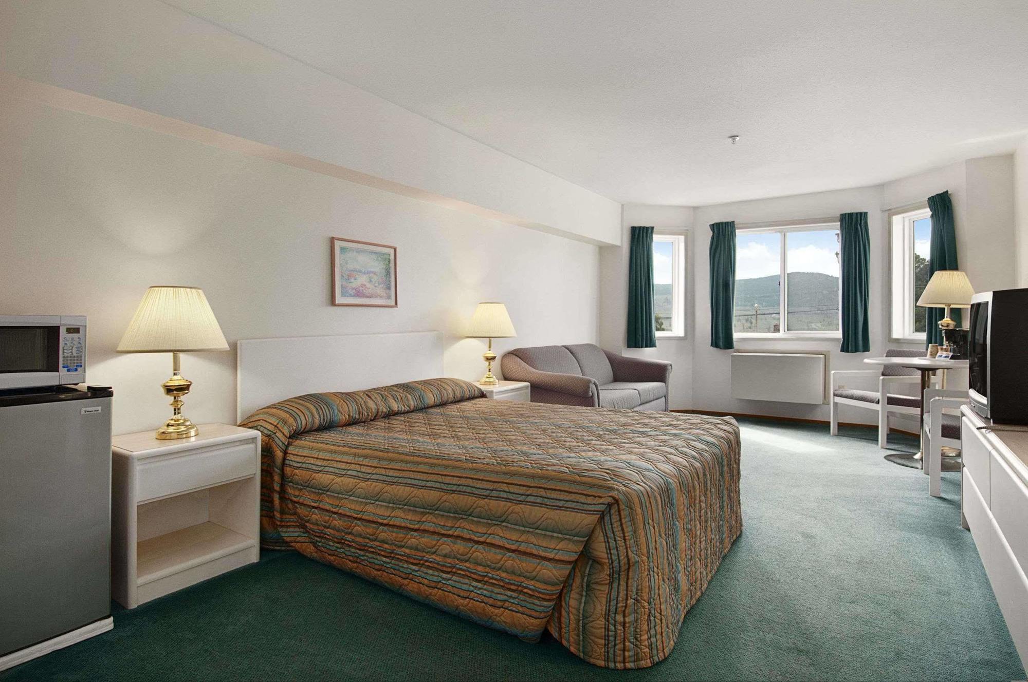 George Mountain View Hotel & Resto Merritt Bagian luar foto