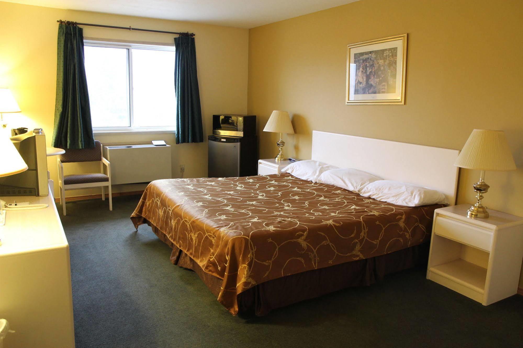 George Mountain View Hotel & Resto Merritt Bagian luar foto